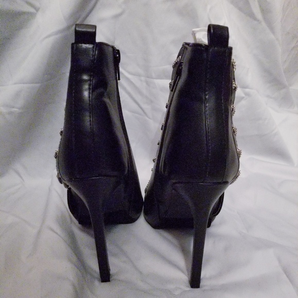 Lilliana Cara-7 Bootie Black with Chains New - Picture 3 of 7